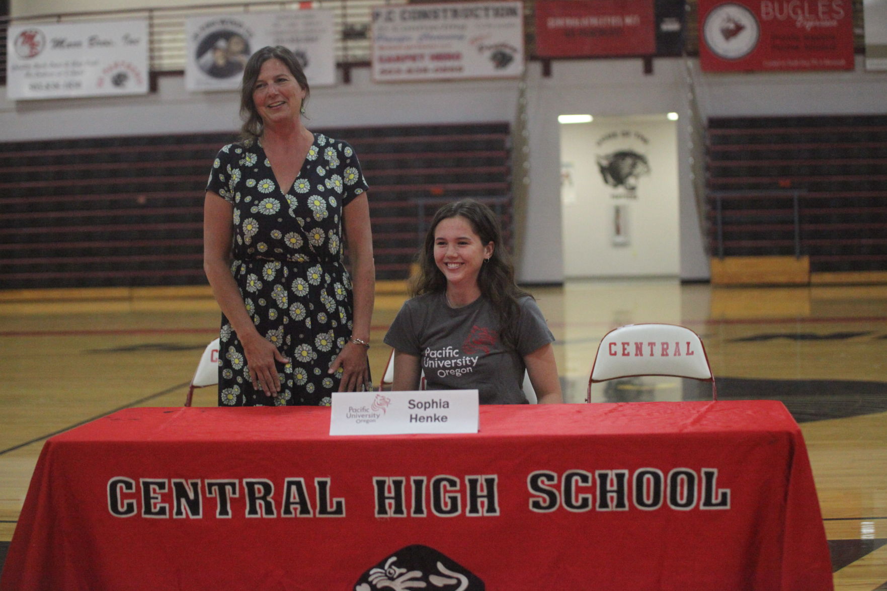signing1.JPG